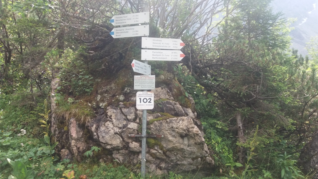 Abzweigung vom Spusagang / zum Hirschsee.