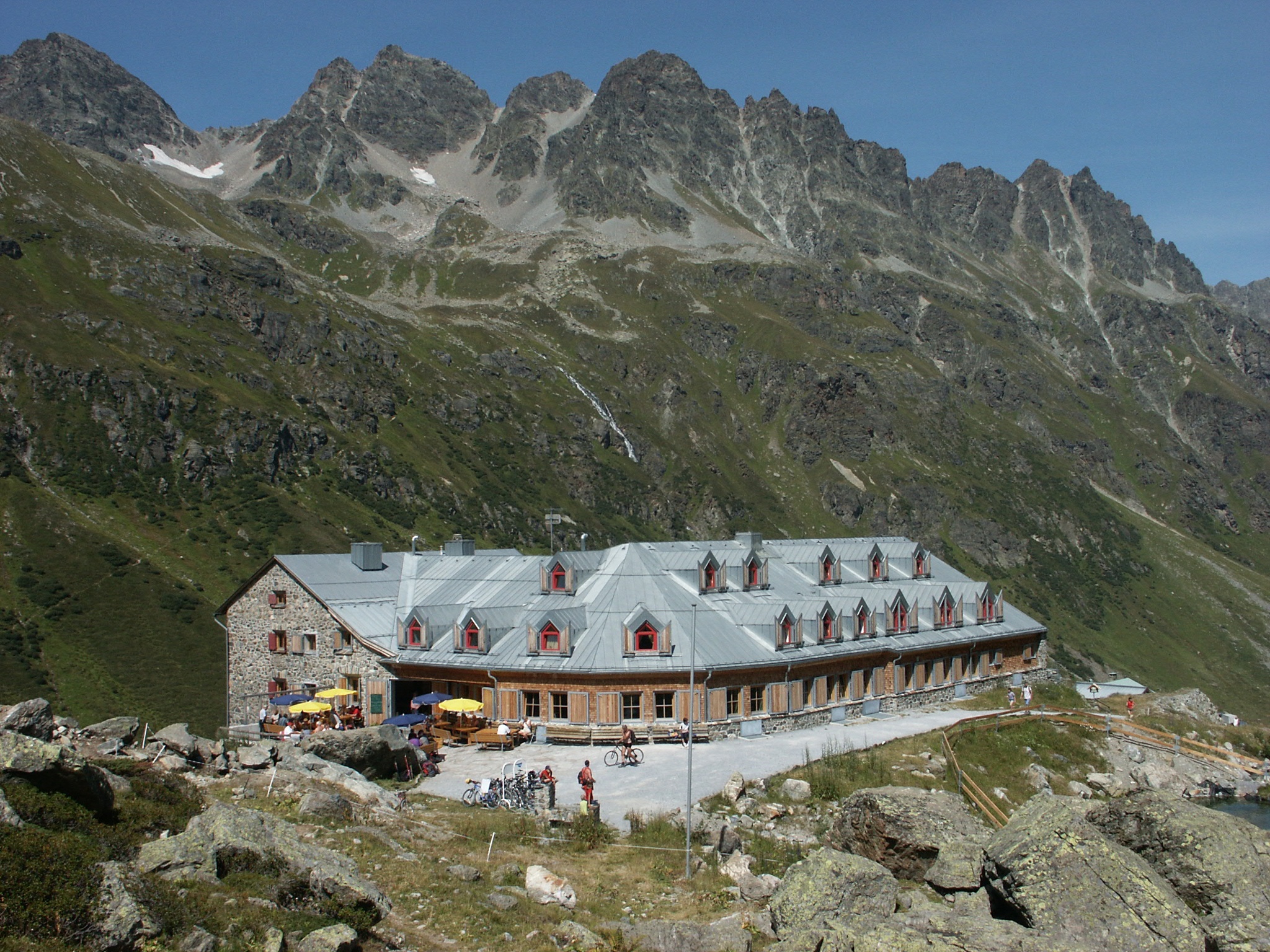 Jamtalhütte im Sommer