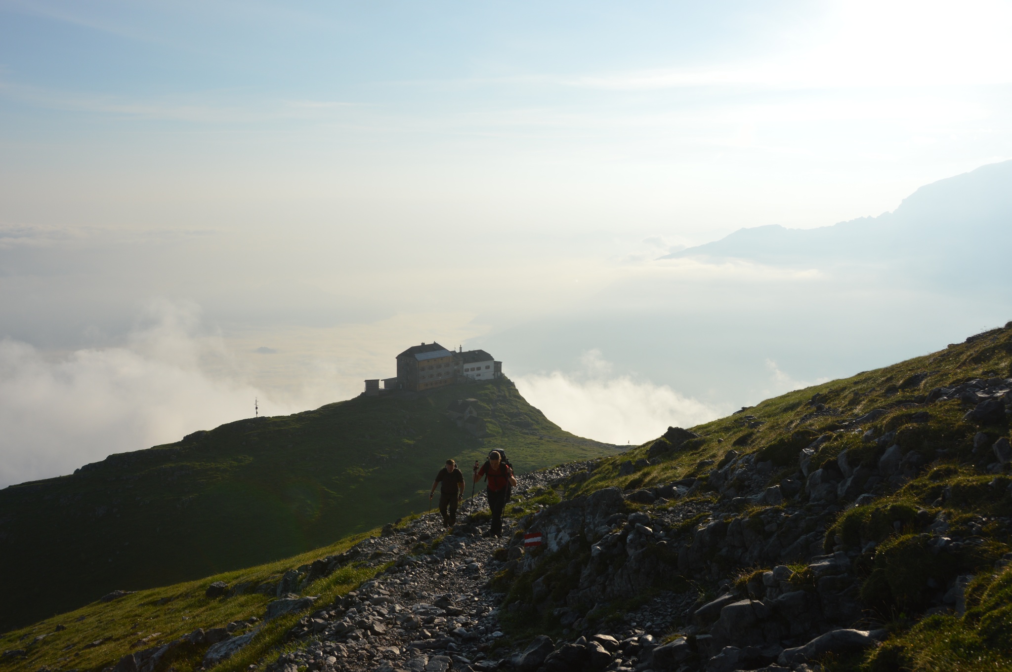 Vom Hocheckgipfel geht es wieder hinab zum Watzmannhaus - der Aprikosenkuchen wartet schon auf uns