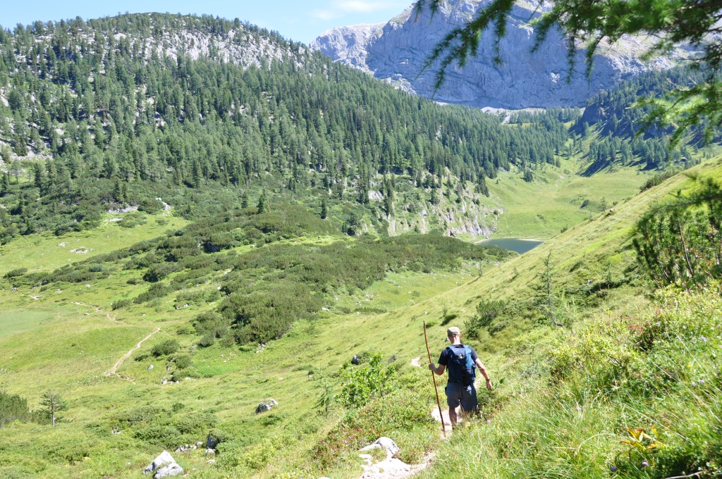 Fast ist es geschafft: Rechts lugt schon der Funtensee ums Eck - zum Kärlinger Haus sind es nur noch wenige Minuten bergab