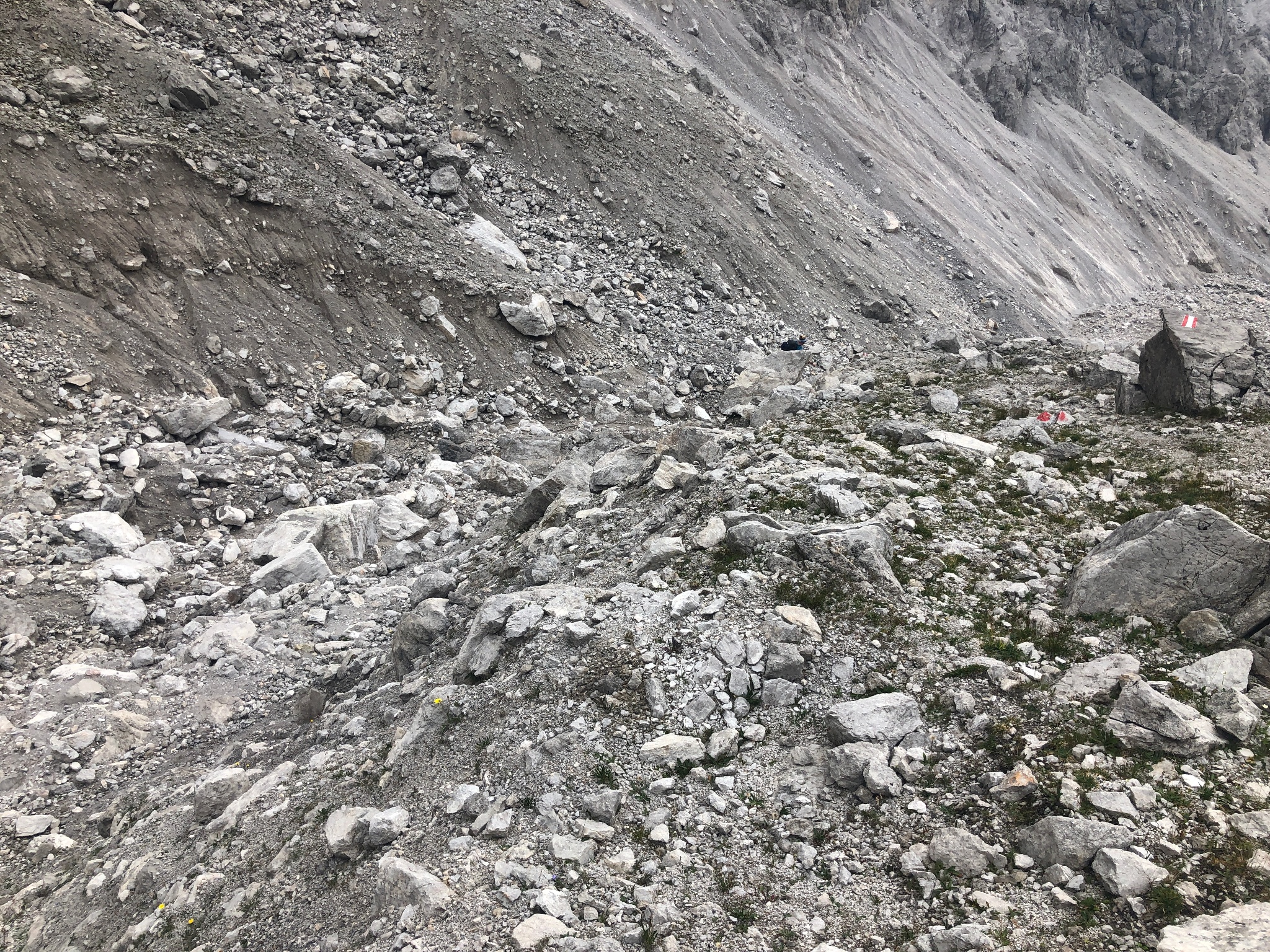 Am Boden des Sailergrabens muss teilweise etwas improvisiert werden, da starke Regenfälle den Weg ständig anpassen